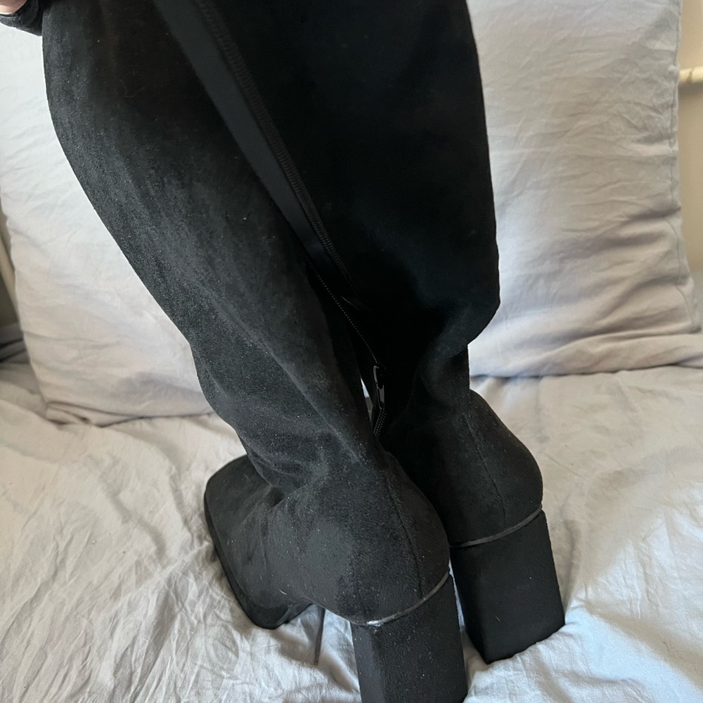 Hannah Black Heeled Boots for Stylish Comfort